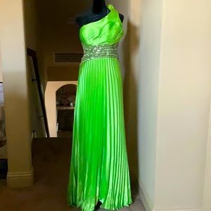 Ladies size 14 Formal Dress